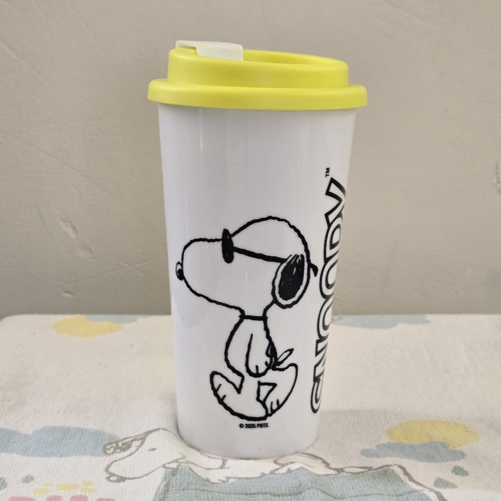 Peanuts Traveling Coffee Mug with Snoopy Design